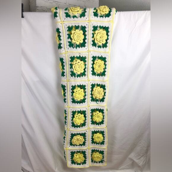 Vintage Crochet 3D Floral Blanket - Picture 5 of 6